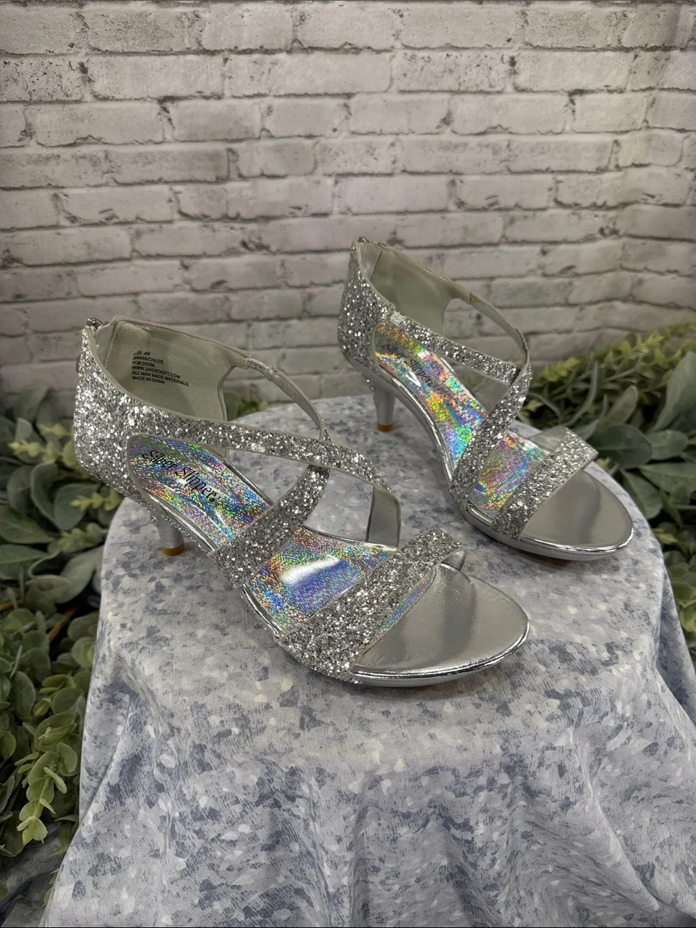 SILVER SLIPPER “Chloe” Silver Glitter Open-Toe Strappy Fashion Heels Girls 4M